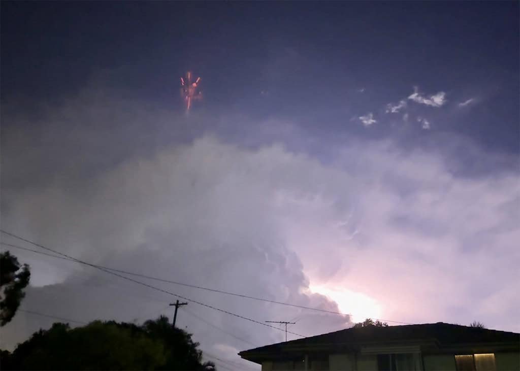 “Duende vermelho” é fotografado no céu da Austrália