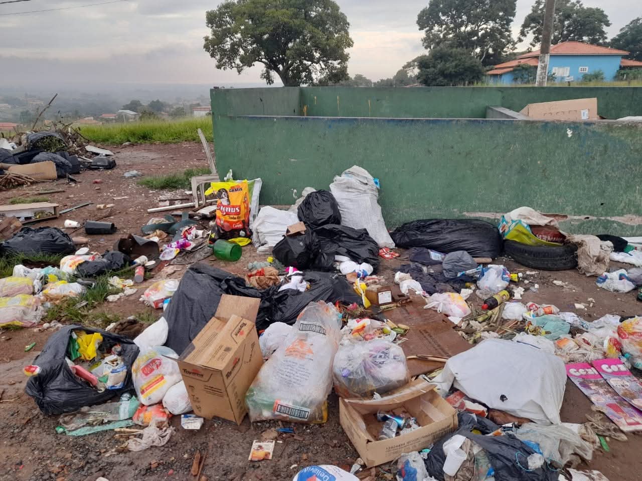 Moradores de Porangaba denunciam precariedade na coleta de lixo e falta de informação sobre reciclagem