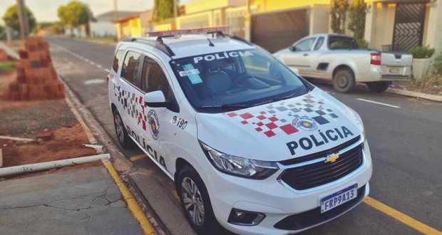 Polícia Militar prende foragida da Justiça em abordagem de rotina em posto de combustível de Pratânia