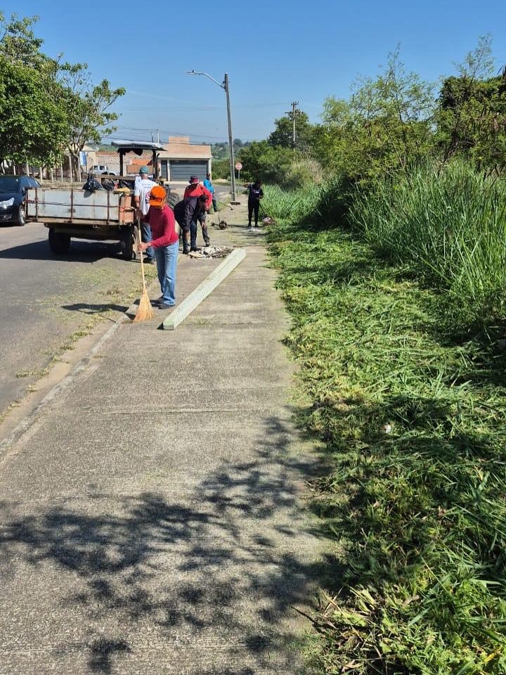 Prefeitura realiza trabalhos de limpeza em Conchas
