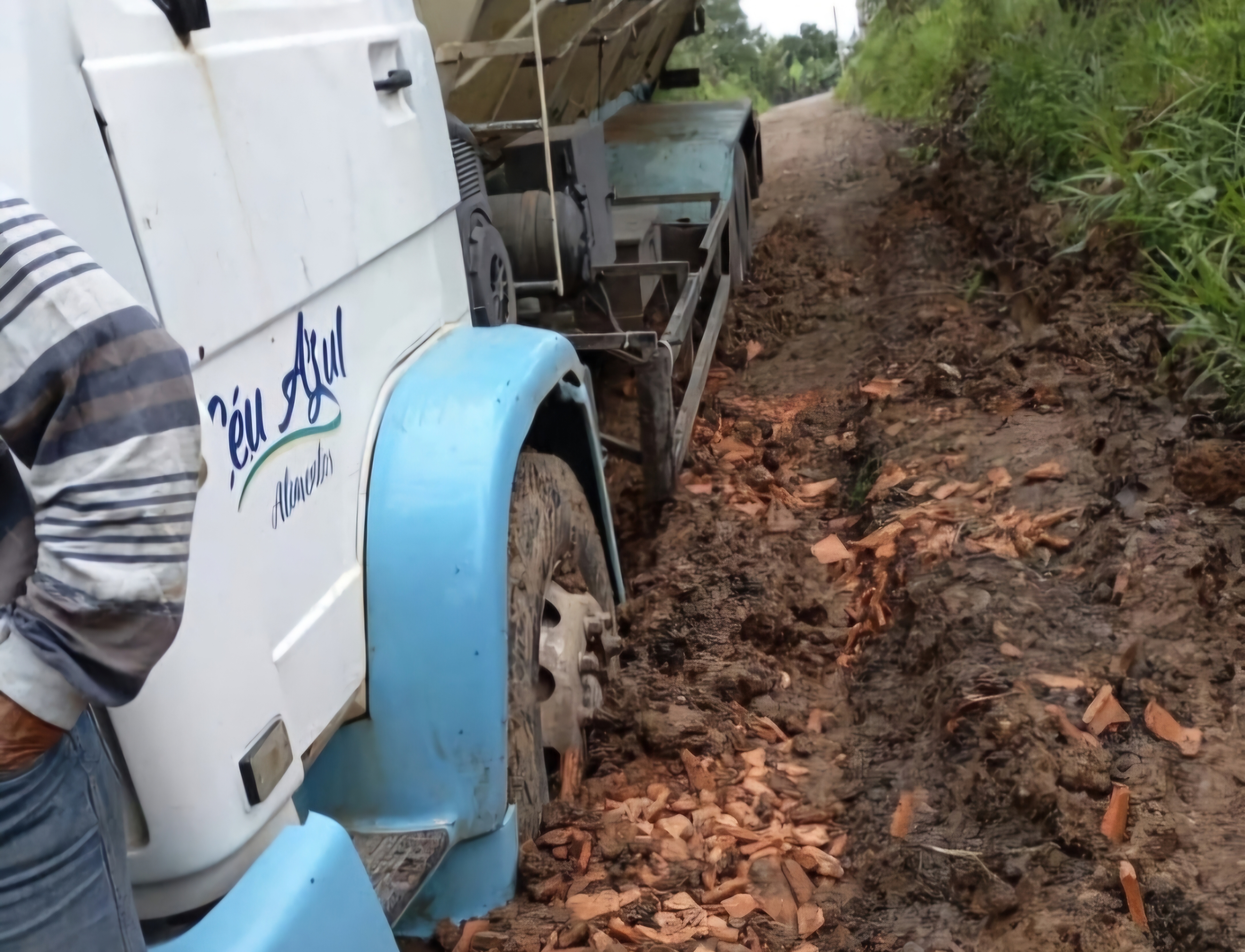IMPACTO NA ECONOMIA: Descaso nas estradas rurais de Conchas isola famílias e ameaça produção agrícola e setor avícola
