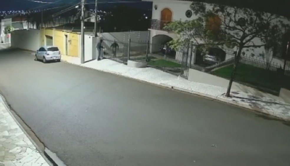 🛑 TERROR EM SÃO MANUEL: CRIMINOSOS INVADEM RESIDÊNCIA E MANTÊM MULHERES REFÉNS APÓS HORAS DE EMBOSCADA